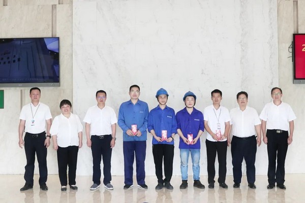 慰问送真情 关怀暖人心丨旋乐吧spin8环保开展困难职工专项慰问活动