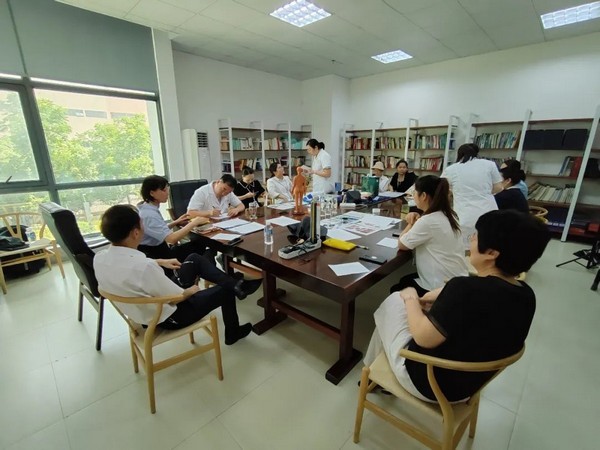 义诊送健康 防暑保安全丨旋乐吧spin8环保工会开展中医健康义诊活动