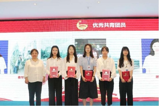 旋乐吧spin8环保举办 “五四”表彰大会